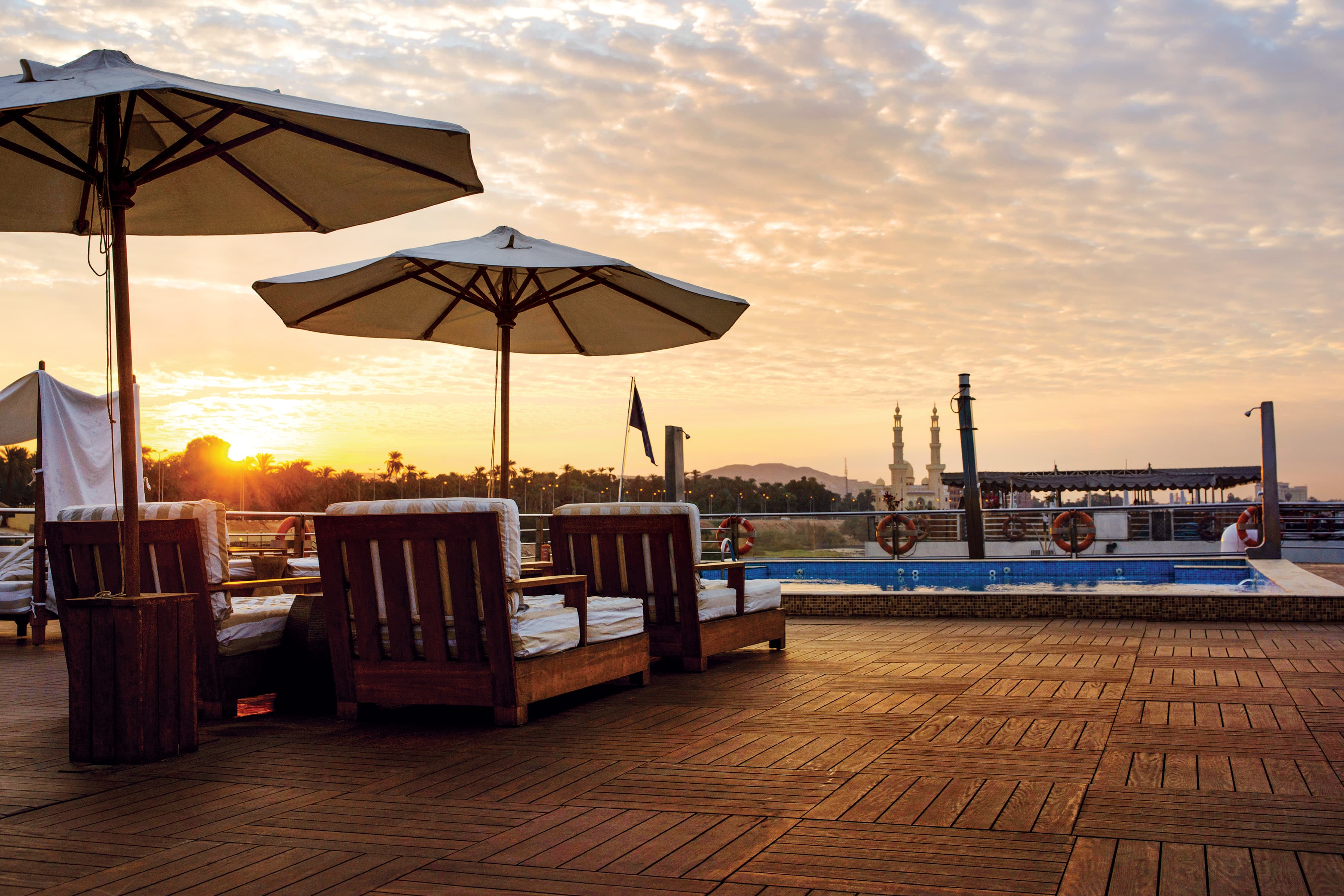Pool & Sun Deck