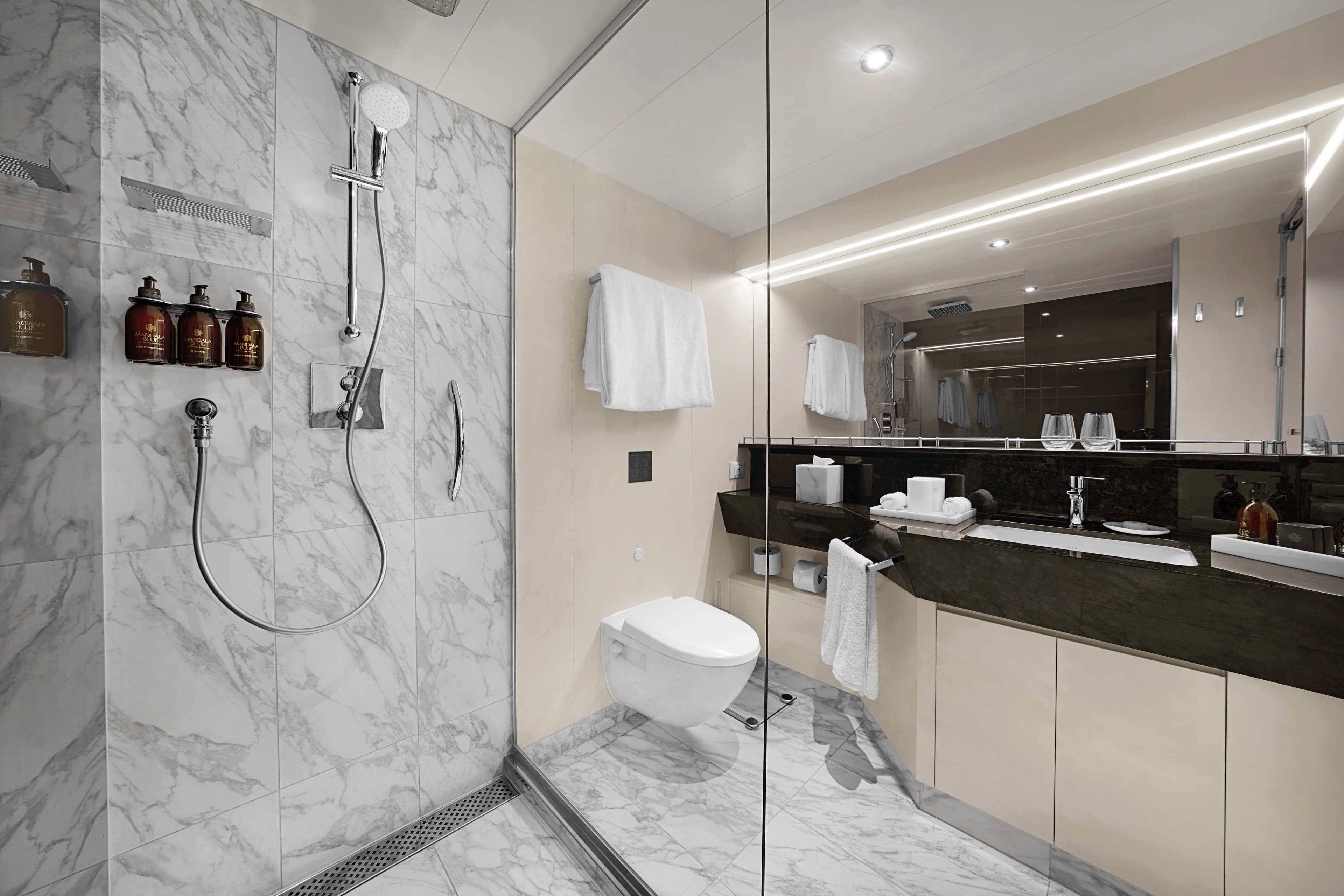 Cove Residence with Whirlpool