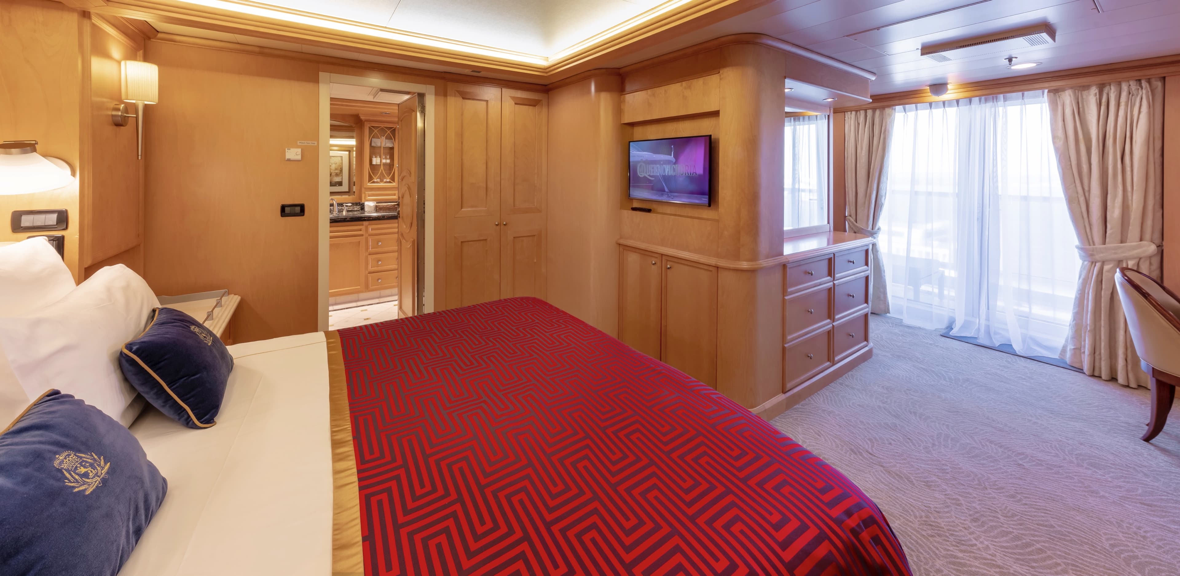 Queens Grill Master Suite