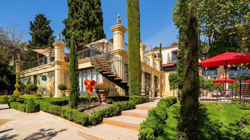 La Villa Gallici, surrounded by lavender