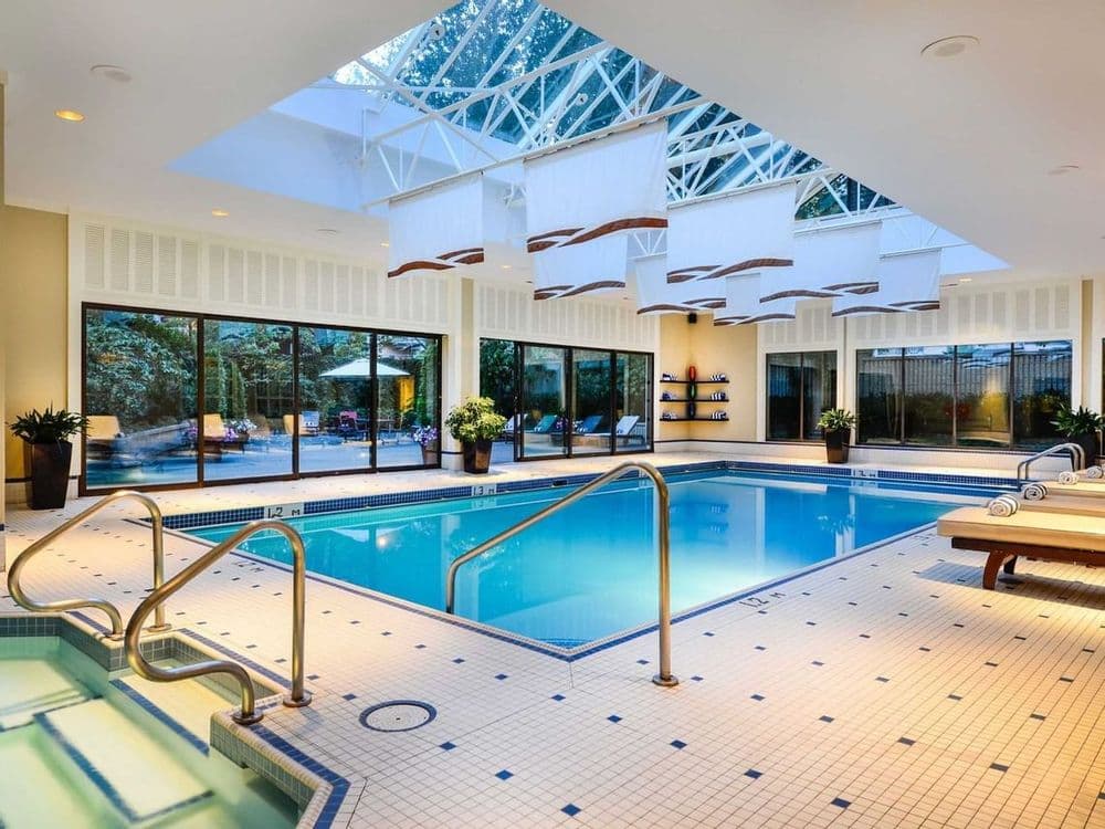 Sutton Palace Hotel